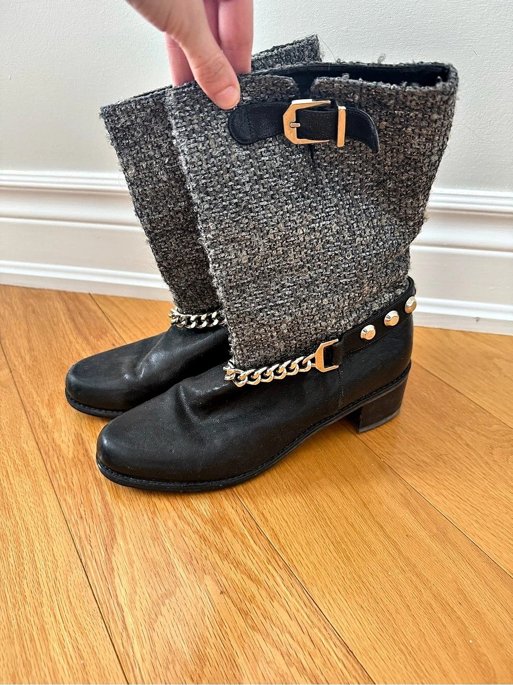 Stuart Weitzman Moto Chain Detail Tweed Chain Boots in Black & Gray US 6.5 M